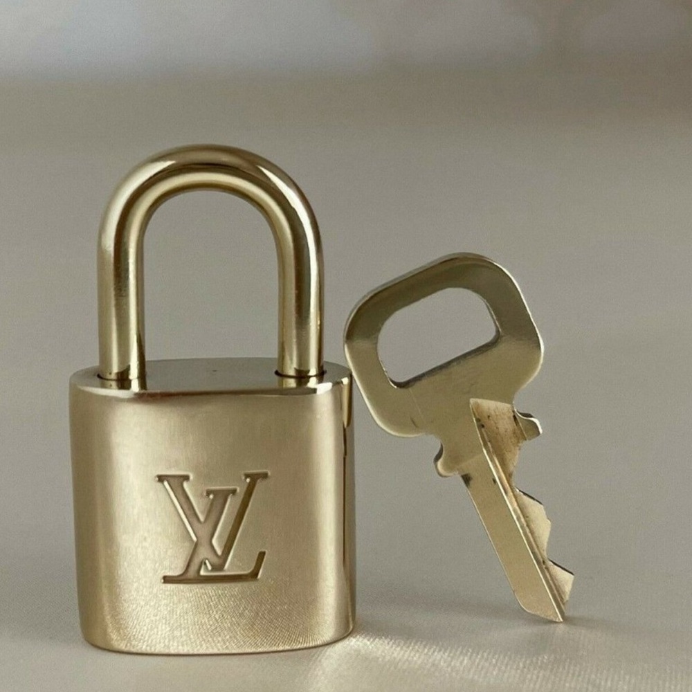 LOUIS VUITTON #317 lock and key necklace AUTHENTIC - Picture 10 of 10